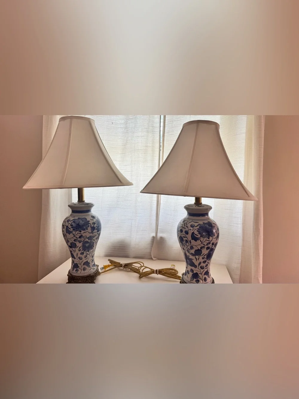 Vintage MCM Blue and White Floral Ceramic Table Lamp - Unbranded
